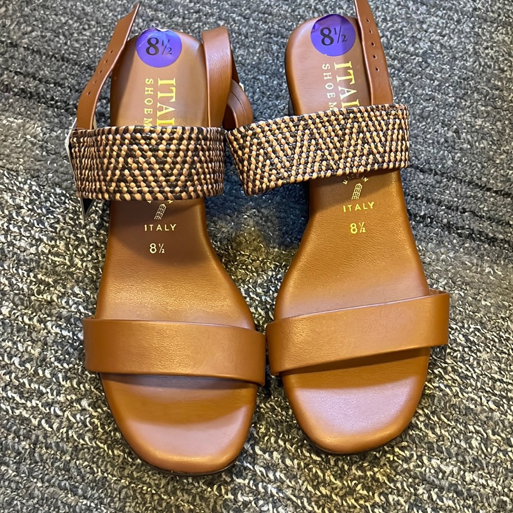 81/2, heels.